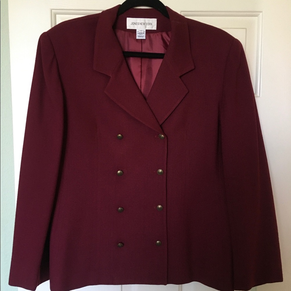 Classic wool blazer in gorgeous burgundy.
